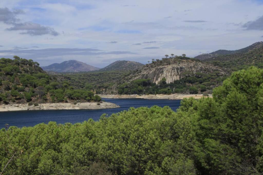 Вилла La Casita De Noe Con Vista Al Pantano De San Juan Сан-Мартин-де-Вальдейглесьяс Экстерьер фото